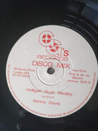 Ronnie Davis - Holligan Style Medley 