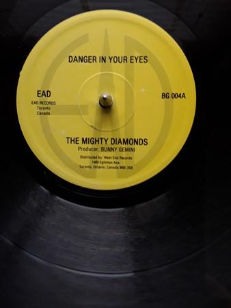 The Mighty Diamonds, Errol Dennis - Danger in your eyes