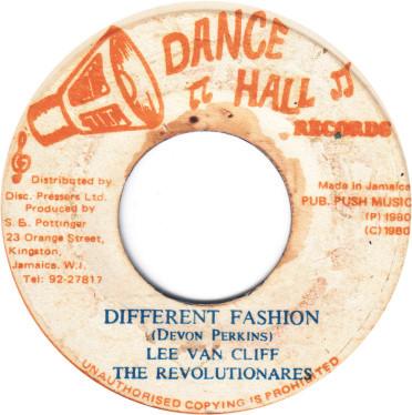 The Revolutionaries, Lee Van Cleef  - Different Fashion